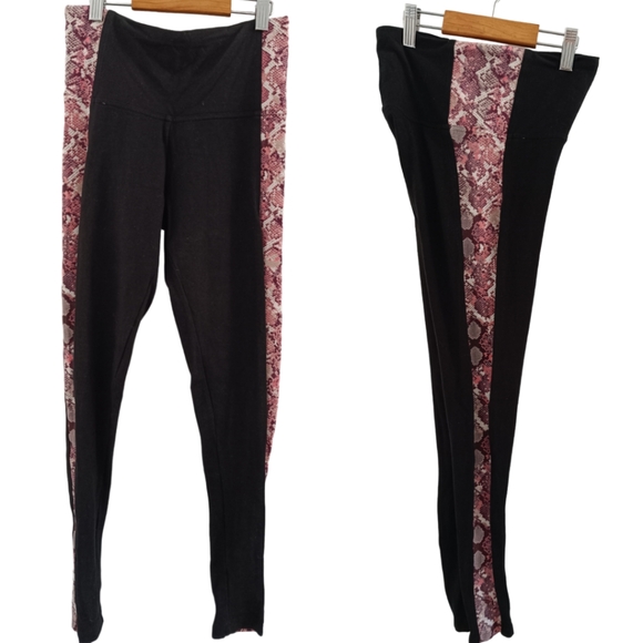 Victoria's Secret Sport Black Cotton Pink Snake Print Sides Leggings Sz XS - Picture 1 of 5